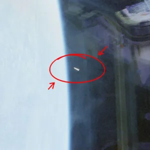 EUA divulgam novas imagens de supostos OVNIs registradas por astronautas da Nasa; veja