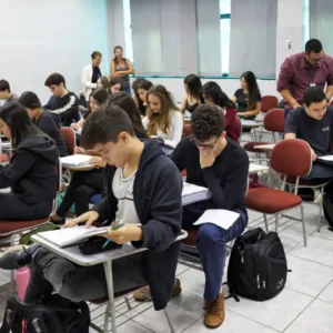 Educação financeira pode ser incluída no currículo escolar