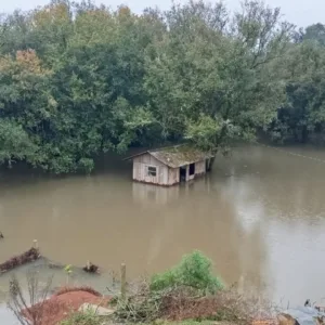 Elevação do Rio Canoas coloca Defesa Civil em alerta em Otacílio Costa