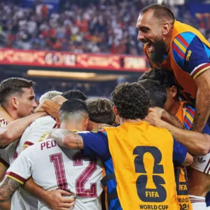 Espanha vence Portugal com gol nos acréscimos e avança às quartas da Copa