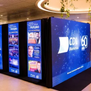 Exposição gratuita relembra os 60 anos da CDL Blumenau; veja como visitar