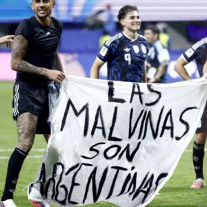 Faixa das Malvinas rouba a cena após vitória argentina