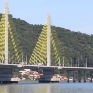 Fotos de cabos rompidos e novos documentos levantam dúvidas sobre interdição de Ponte Anita Garibaldi