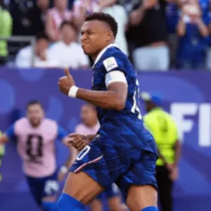 França vence o Paraguai com gol de Mbappé e avança às quartas de final da Copa do Mundo - Imagem: reprodução/ SBT