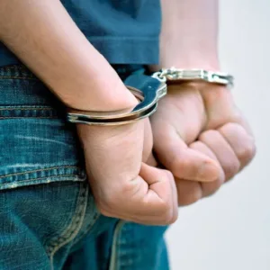 Homem é preso após furtar bijuterias em loja de Curitibanos