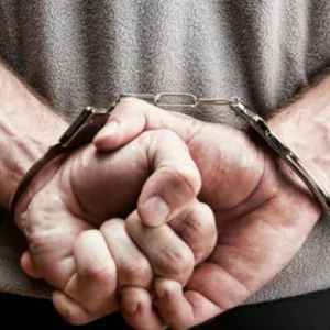 Homem é preso suspeito de roubo no Terminal Urbano de Lages