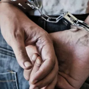 Homem que atacou mulher com filha no colo é condenado em SC