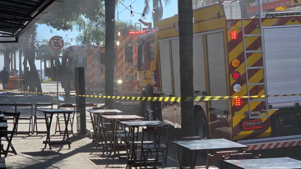 Incêndio atinge prédio comercial em Canasvieiras