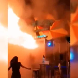 Incêndio em pub na Tailândia deixa ao menos 27 mortos
