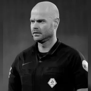Morre árbitro holandês investigado e retirado da Copa 2026