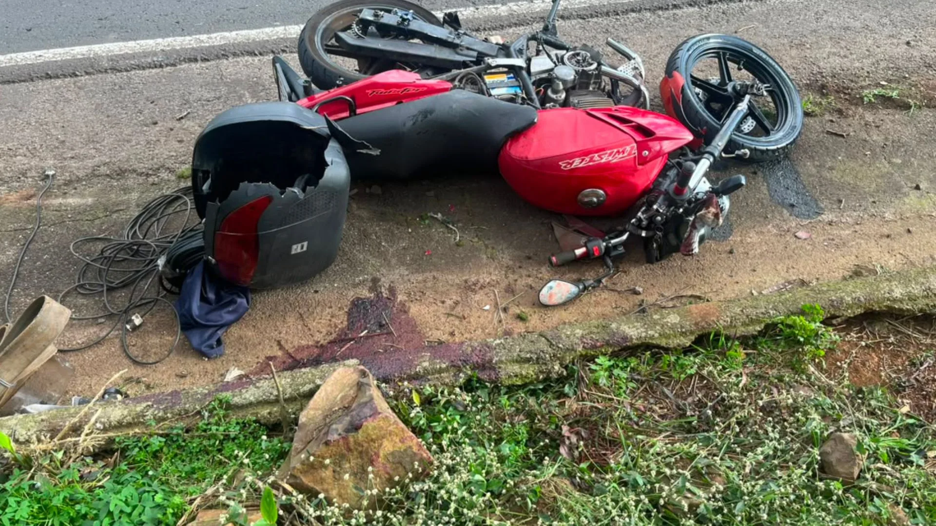 Motociclista morre em acidente com carreta na SC-157, em Coronel Freitas – Imagem: reprodução/ PMRv