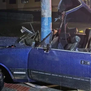 Motorista escapa de acidente que deixou carro destruído em Indaial