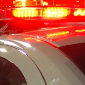 Operação contra facção cumpre 11 mandados e apreende arma e drogas na Grande Florianópolis