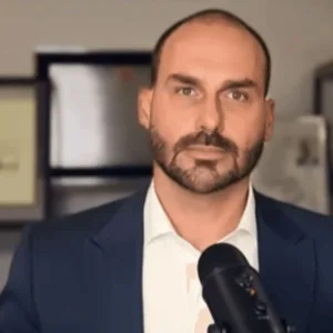 PF decide expulsar Eduardo Bolsonaro por abandono de cargo