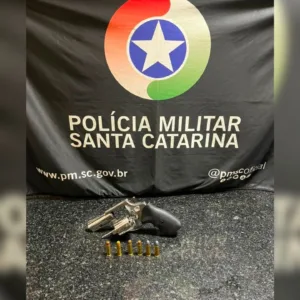 PM apreende arma de fogo em estabelecimento comercial de Lages
