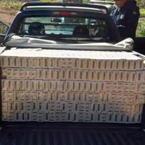 PRF apreende 15 mil maços de cigarros em SC