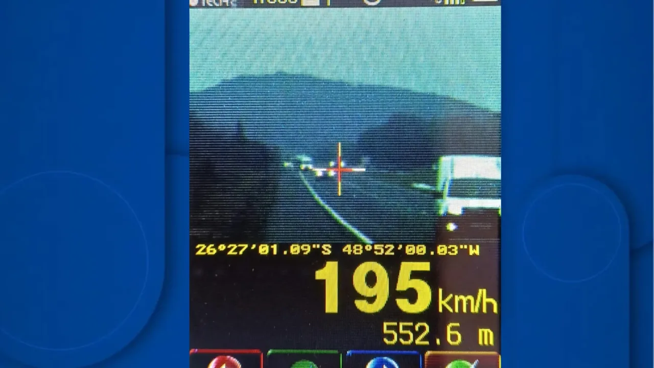 Picape é flagrada a 195 km/h em trecho em obras na BR-280
