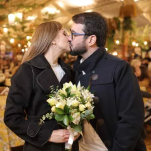 "Parte da nossa história": noiva ganha festa surpresa de casamento em festival de SC