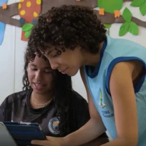 Pé-de-Meia benefício de até R$ 9,2 mil exige autorização para menores de idade