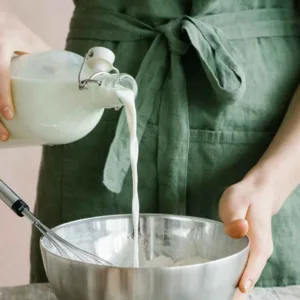 Pode trocar leite integral por desnatado em receitas? Veja o que muda | Foto: Canva