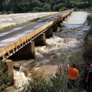 Ponte sobre o Rio Caveiras é interditada para veículos pesados | Foto: Iran Moraes e Divulgação