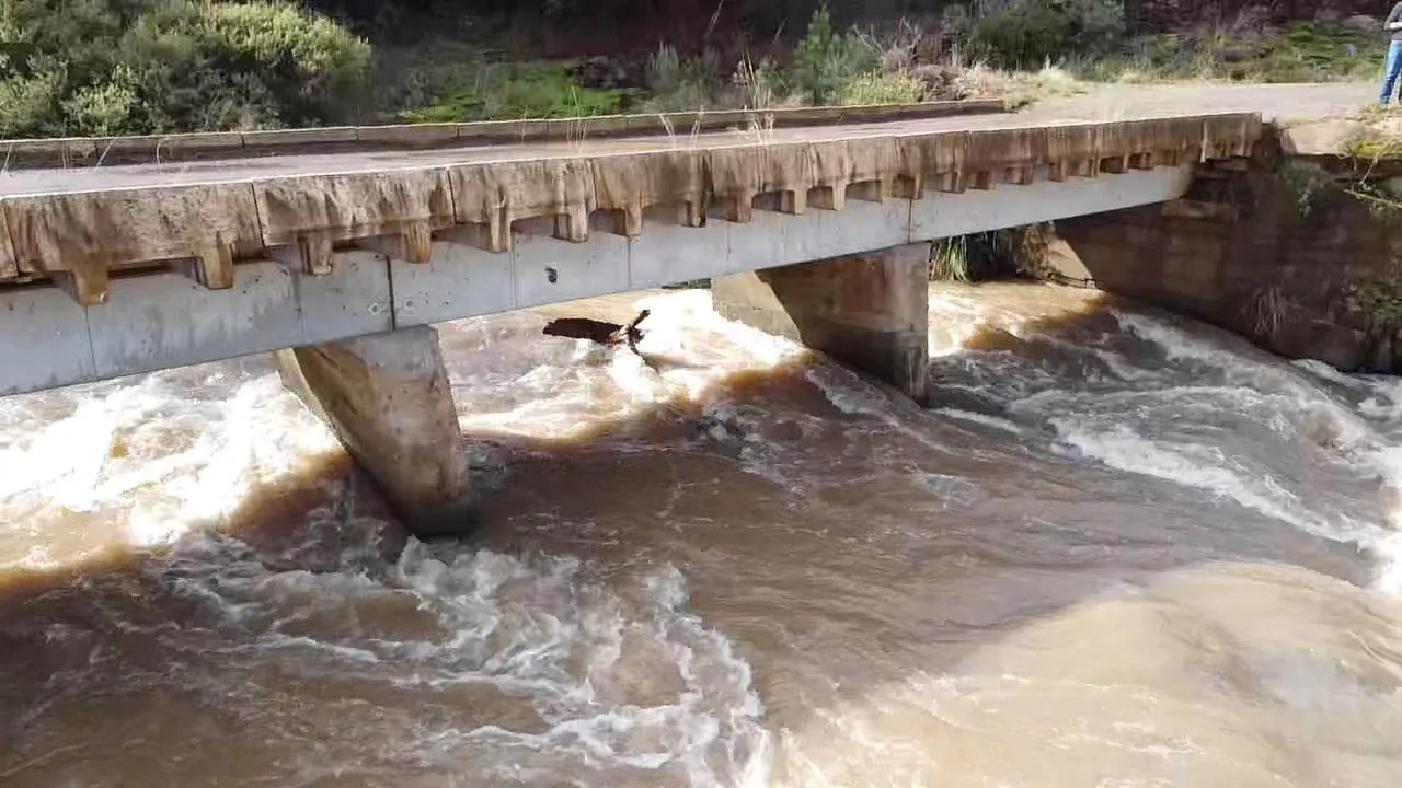 Ponte sobre o Rio Caveiras é interditada para veículos pesados