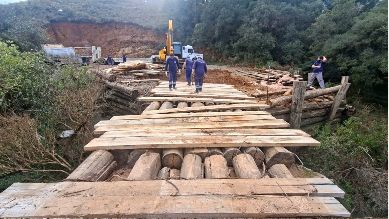 Prefeitura reconstrói ponte do Rio Pelotinhas na Coxilha Rica