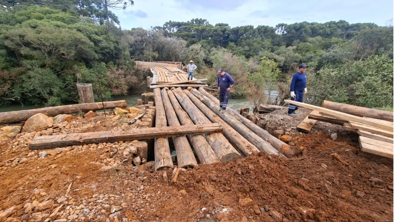 Prefeitura reconstrói ponte do Rio Pelotinhas na Coxilha Rica