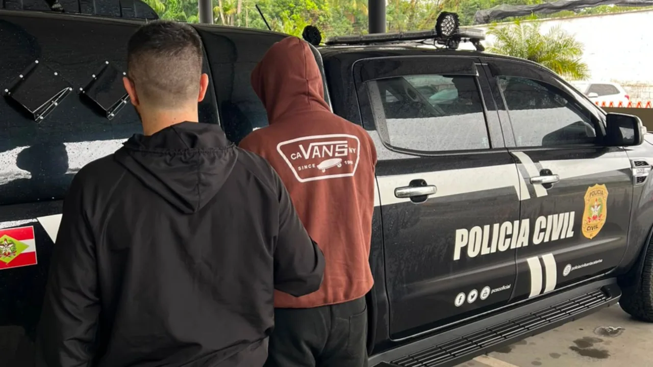 Professor condenado por tráfico é encontrado usando nome falso e dando aulas em SC