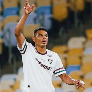 Thiago Silva reestreia e Fluminense defende tabu contra o Grêmio