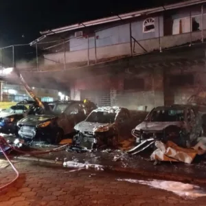 Viaturas da Guarda Municipal de Araquari são destruídas em incêndio; polícia suspeita de ação criminosa