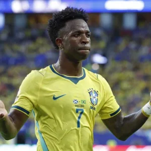 Vini Jr pede desculpas após eliminação do Brasil na Copa