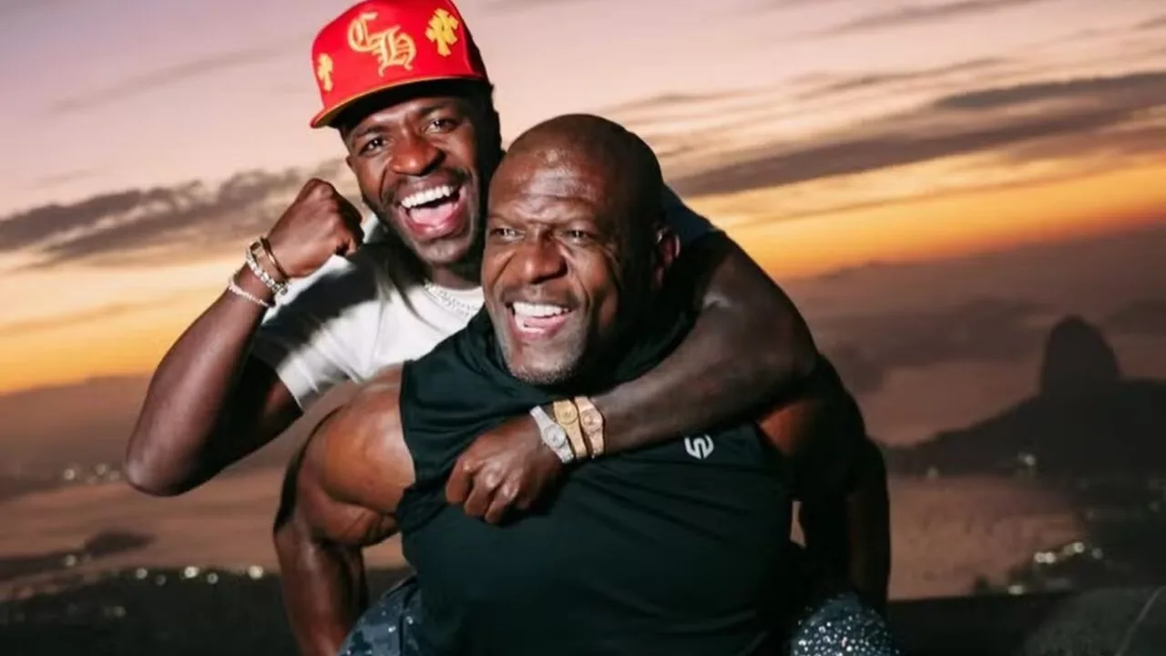 Vini Jr. encontra Terry Crews após memes de As Branquelas