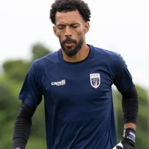 Vozinha, de Cabo Verde, dispara em seguidores