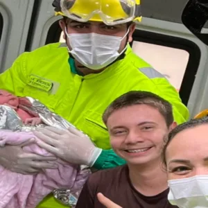 Bebê nasce em ambulância na BR-101, em Itapema | Foto: Arteris Litoral Sul / Divulgação / Reprodução
