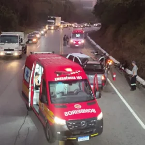 Grave acidente entre dois carros e moto deixa uma pessoa morta na BR-282 | Foto: CBMSC/Divulgação
