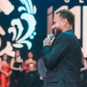 Leilão de Neymar arrecada milhões; veja os itens mais caros | Foto: Reprodução SBT Sports / Divulgação