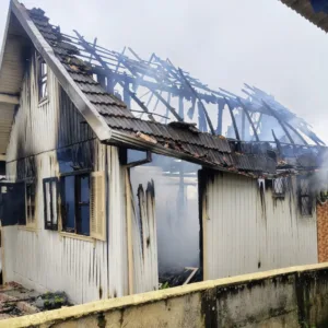 Casa destruída por incêndio em Lages | Foto: Divulgação