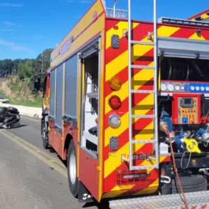 Capotamento na BR-282 mobiliza socorro e deixa quatro feridos em Lages | Reprodução / Corpo de Bombeiros Militar