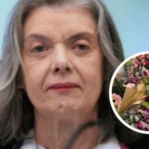 Cármen Lúcia recebeu 12 buquês de flores e um vaso de orquídea após manifestação durante sessão do STF | Foto: Reprodução | SBT News