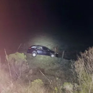 Carro capota após desviar de caminhão na SC-114 em Painel | Foto: PMRv Serra