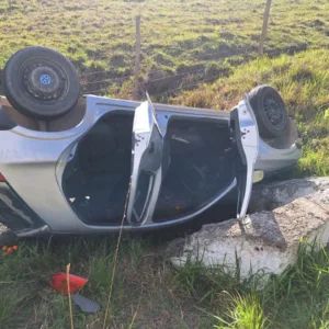 Carro capota e deixa dois feridos na SC-114 em Palmeira | Foto: 5º BBM
