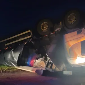 Colisão entre carros e caminhões deixa um morto na BR-116 | Foto: 5º BBM