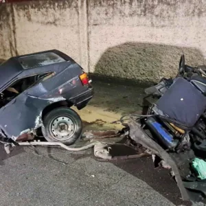 Homem morre e dois ficam feridos em grave acidente que partiu carro ao meio em SC | Foto: CBMSC/Divulgação