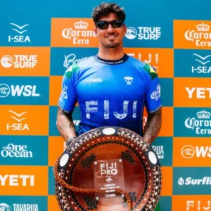 Medina tira nota 10, mas perde título da WSL em Fiji |  Foto: Aaron Hughes/WSL/ Divulgação / Reprodução