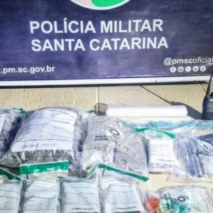 PM apreende 2,8 kg de drogas e revólver em Lages | Foto: Polícia Militar